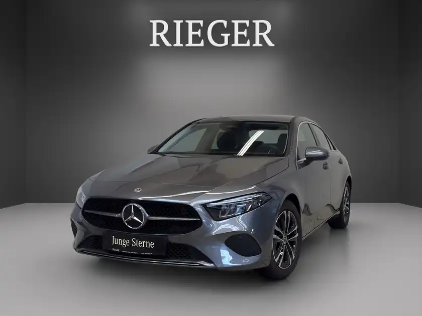 MERCEDES-BENZ A 180 (1/24)