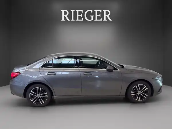 MERCEDES-BENZ A 180 (14/24)
