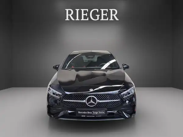 MERCEDES-BENZ A 180 (2/25)