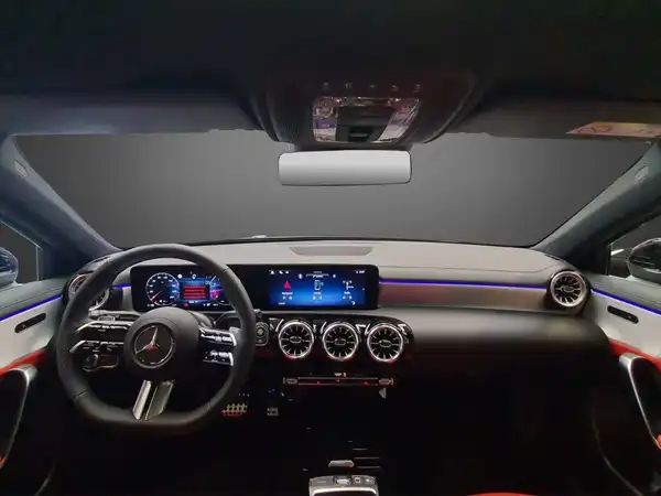 MERCEDES-BENZ A 180 (18/25)