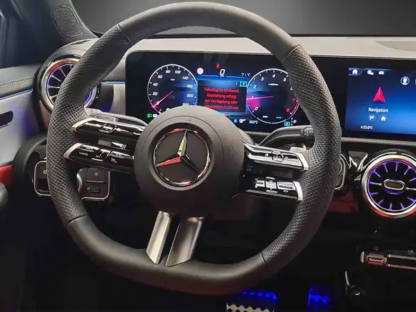 MERCEDES-BENZ A 180 (19/25)