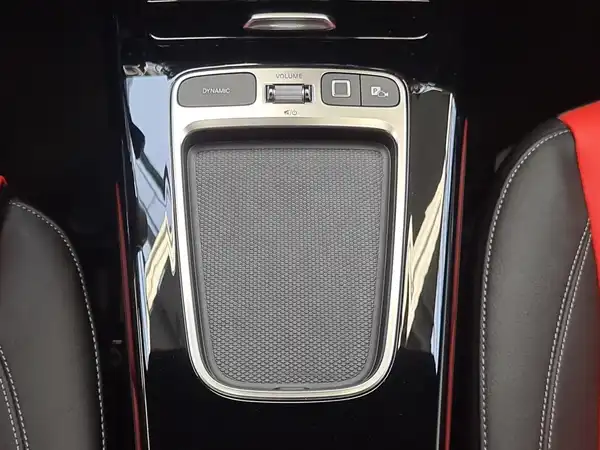 MERCEDES-BENZ A 180 (20/25)