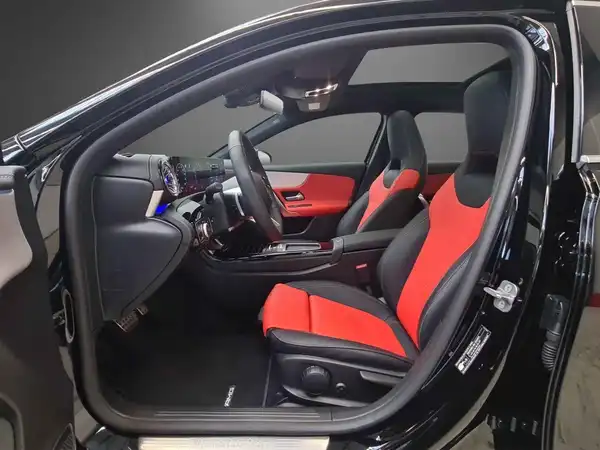 MERCEDES-BENZ A 180 (7/25)