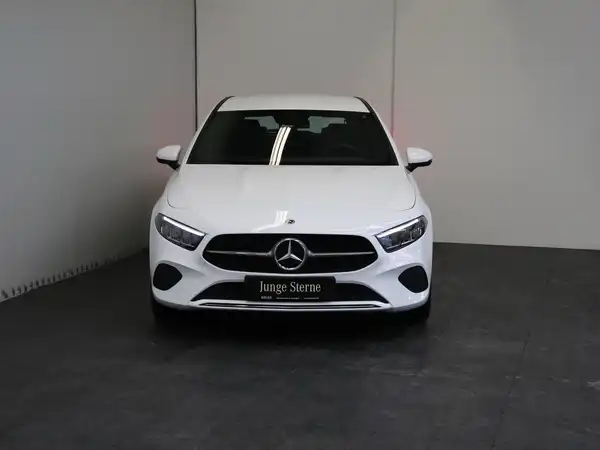 MERCEDES-BENZ A 180 (2/23)