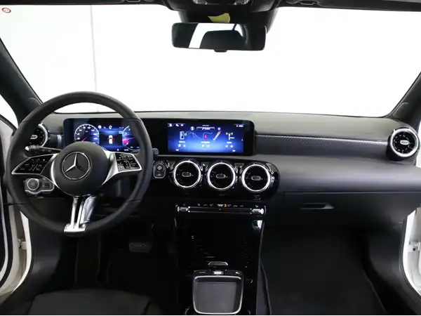 MERCEDES-BENZ A 180 (11/23)