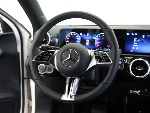 MERCEDES-BENZ A 180 (12/23)