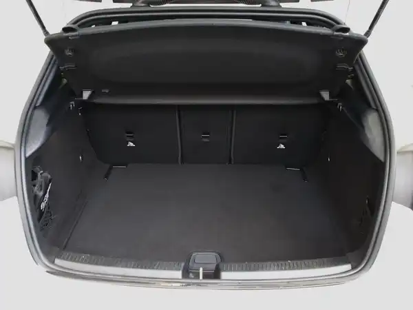 MERCEDES-BENZ A 180 (18/23)