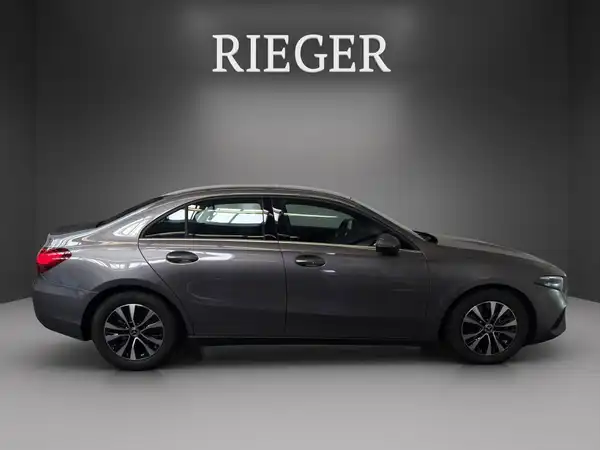 MERCEDES-BENZ A 180 (13/23)