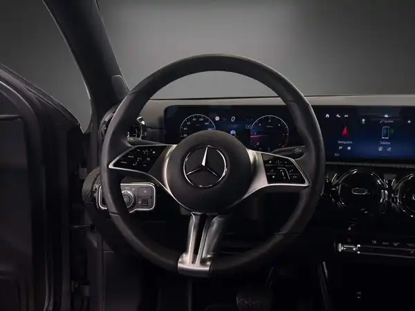 MERCEDES-BENZ A 180 (19/23)