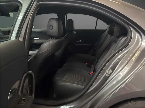 MERCEDES-BENZ A 180 (8/23)