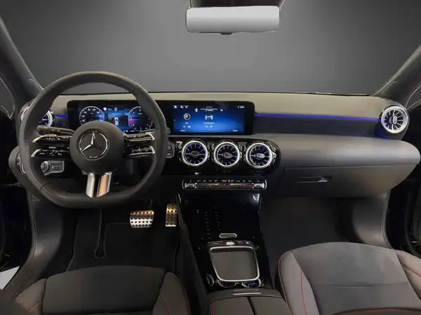 MERCEDES-BENZ A 200 (17/24)