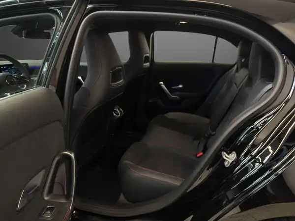 MERCEDES-BENZ A 200 (8/24)