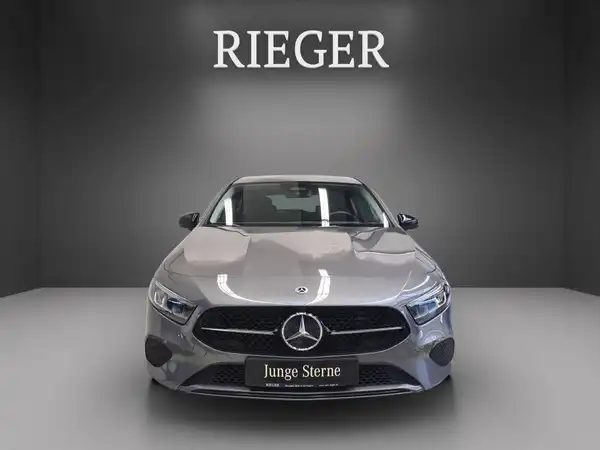 MERCEDES-BENZ A 180 (2/23)