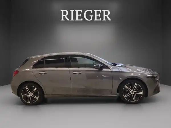 MERCEDES-BENZ A 180 (13/23)