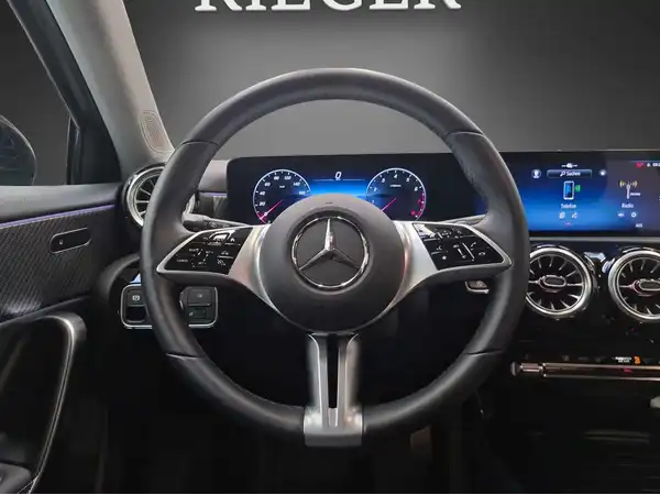 MERCEDES-BENZ A 180 (17/23)