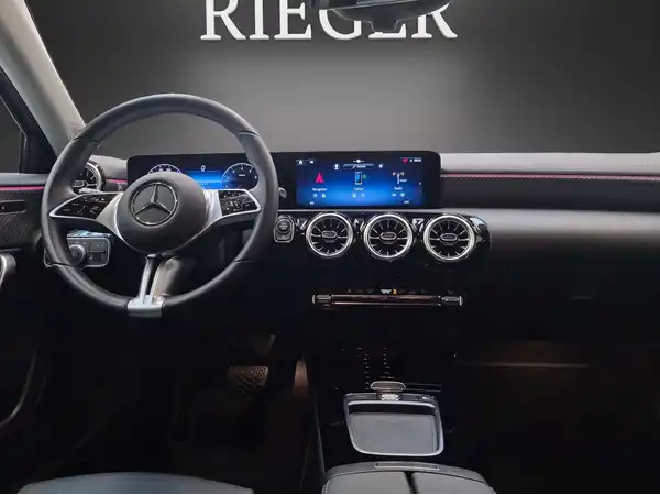 MERCEDES-BENZ A 180 (18/23)