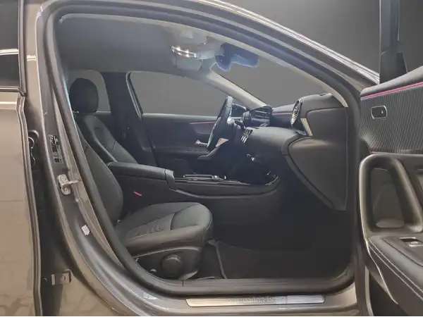 MERCEDES-BENZ A 180 (19/23)