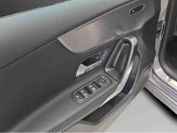 MERCEDES-BENZ A 180 (6/23)