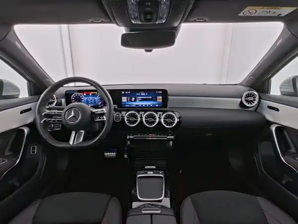 MERCEDES-BENZ A 180 (6/14)