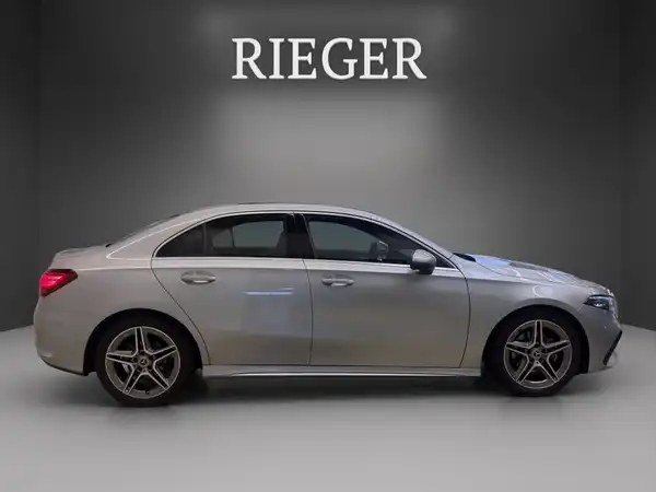 MERCEDES-BENZ A 180 (14/25)