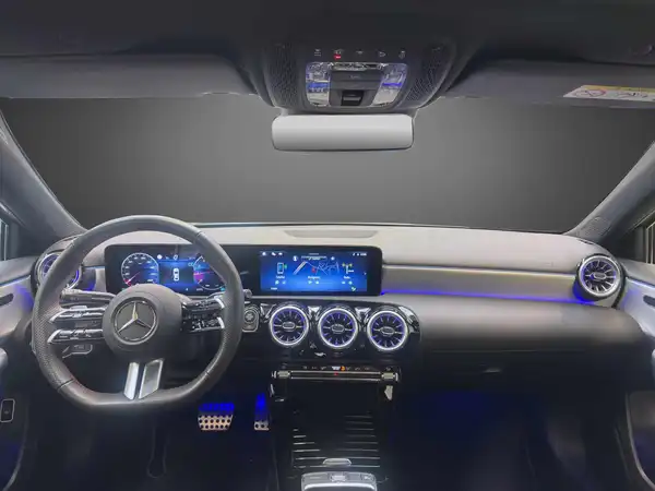 MERCEDES-BENZ A 180 (18/25)