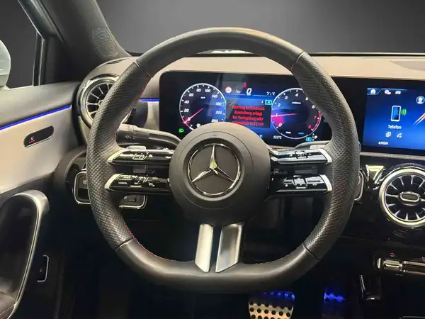 MERCEDES-BENZ A 180 (19/25)