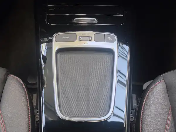 MERCEDES-BENZ A 180 (20/25)