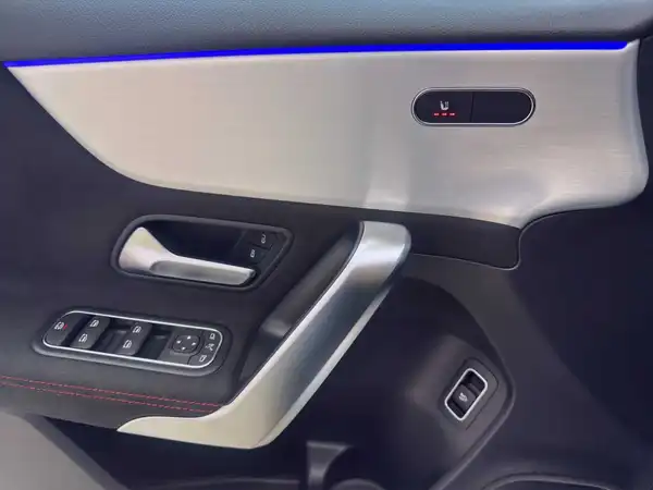 MERCEDES-BENZ A 180 (6/25)