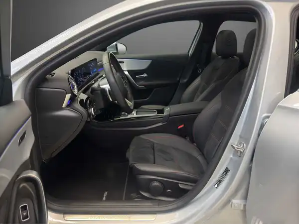 MERCEDES-BENZ A 180 (7/25)