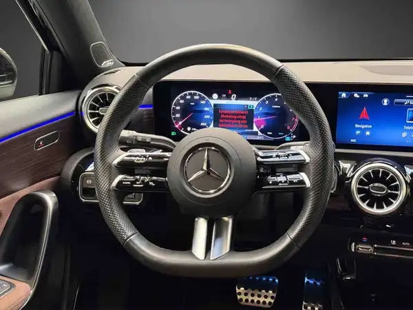 MERCEDES-BENZ A 180 (19/25)