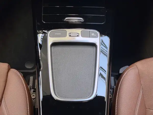 MERCEDES-BENZ A 180 (20/25)