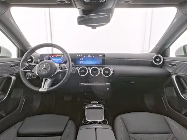 MERCEDES-BENZ A 180 (6/14)