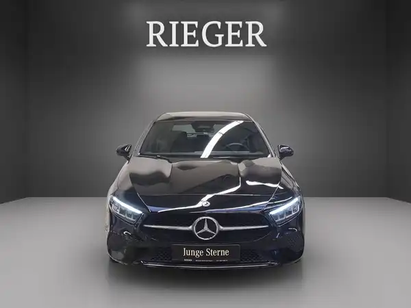 MERCEDES-BENZ A 180 (2/25)