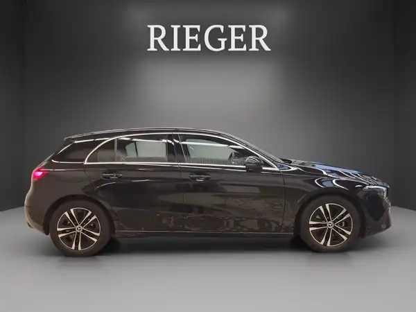 MERCEDES-BENZ A 180 (14/25)