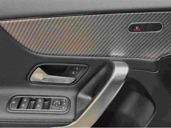 MERCEDES-BENZ A 180 (6/25)