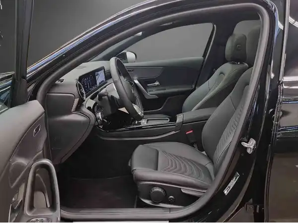 MERCEDES-BENZ A 180 (7/25)