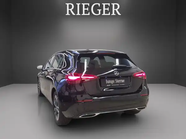 MERCEDES-BENZ A 180 (9/25)