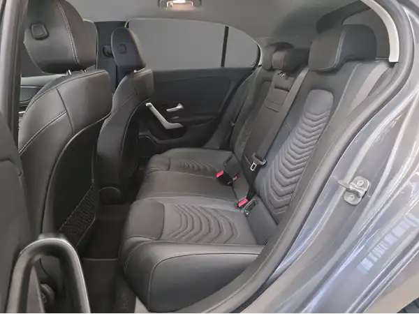 MERCEDES-BENZ A 180 (8/24)