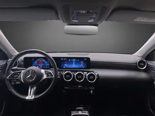 MERCEDES-BENZ A 180 (18/25)