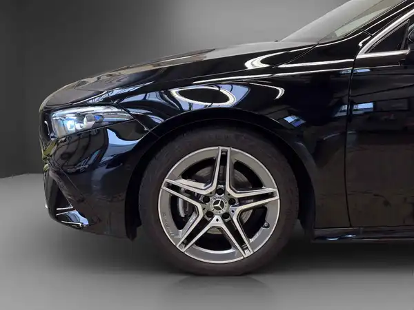 MERCEDES-BENZ A 200 (4/23)