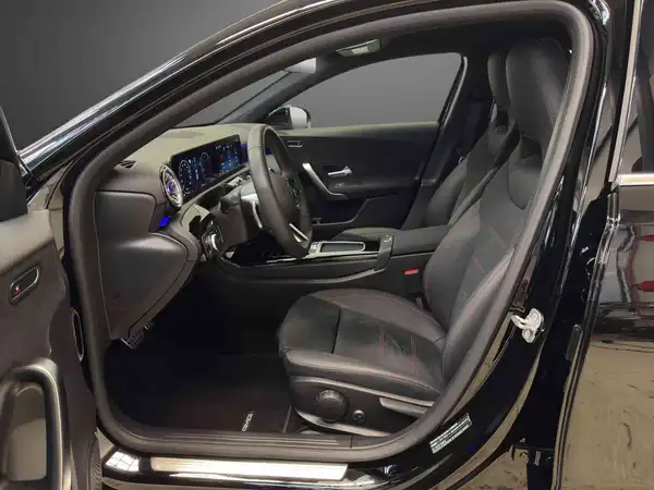 MERCEDES-BENZ A 200 (7/23)