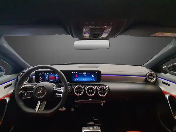 MERCEDES-BENZ A 180 (18/26)