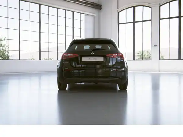 MERCEDES-BENZ A 180 (6/16)