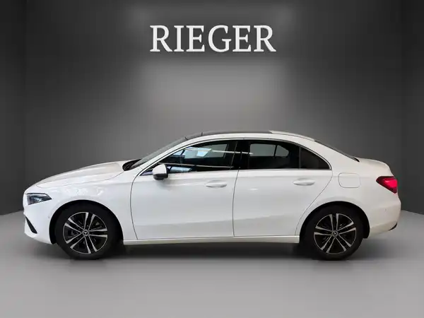MERCEDES-BENZ A 180 (5/25)