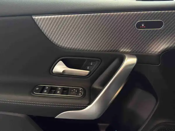 MERCEDES-BENZ A 180 (6/24)