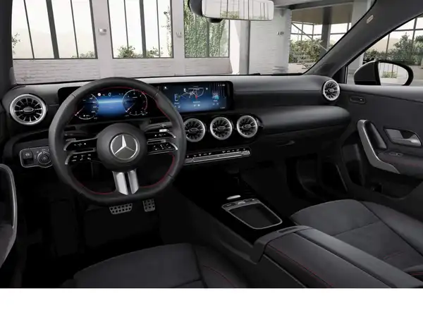 MERCEDES-BENZ A 200 (8/15)