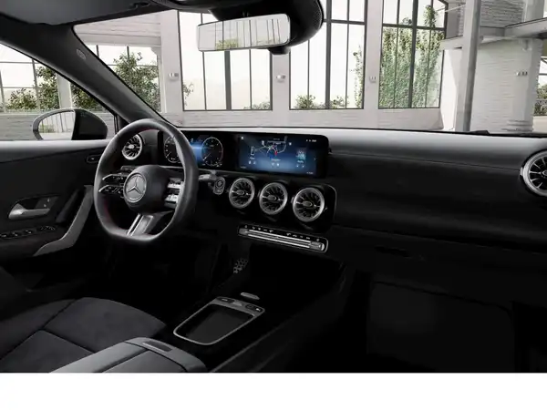 MERCEDES-BENZ A 200 (9/15)