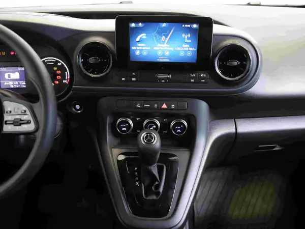 MERCEDES-BENZ ECITAN (10/19)