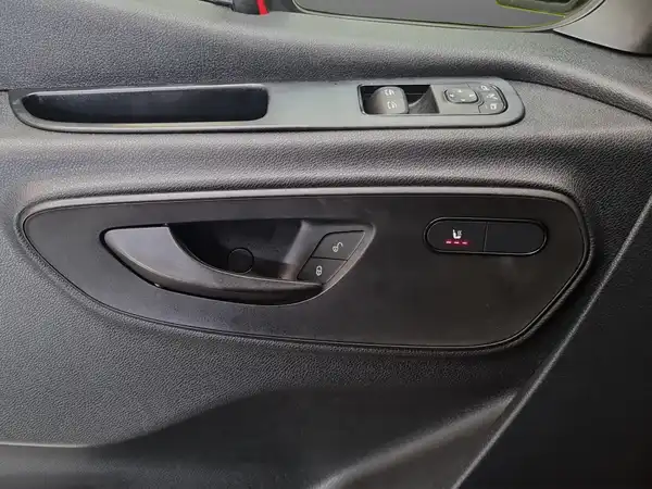 MERCEDES-BENZ SPRINTER (6/25)